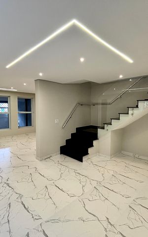 Casa à venda com 231m², 4 quartos e 3 vagas Casa à venda com 231m², 4 quartos e 3 vagasSala de Jantar