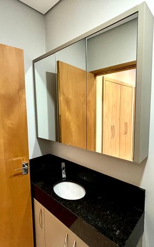 Casa à venda com 231m², 4 quartos e 3 vagas Casa à venda com 231m², 4 quartos e 3 vagasBanheiro 2
