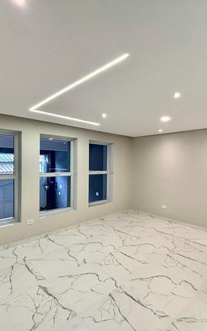 Casa à venda com 231m², 4 quartos e 3 vagas Casa à venda com 231m², 4 quartos e 3 vagasSala
