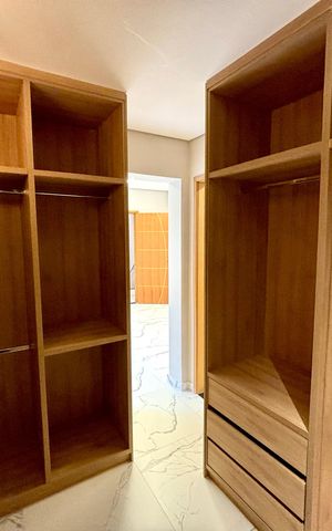 Casa à venda com 231m², 4 quartos e 3 vagas Casa à venda com 231m², 4 quartos e 3 vagasCloset da suíte
