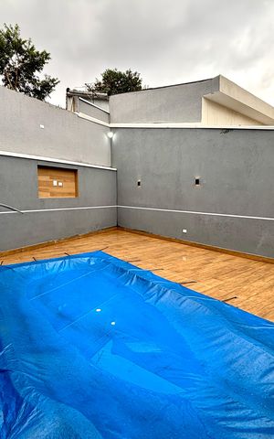 Casa à venda com 231m², 4 quartos e 3 vagas Casa à venda com 231m², 4 quartos e 3 vagasPiscina