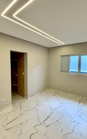 Casa à venda com 231m², 4 quartos e 3 vagas Casa à venda com 231m², 4 quartos e 3 vagasQuarto 3