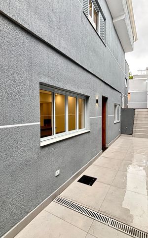Casa à venda com 231m², 4 quartos e 3 vagas Casa à venda com 231m², 4 quartos e 3 vagasCorredor
