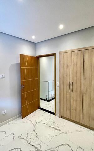 Casa à venda com 231m², 4 quartos e 3 vagas Casa à venda com 231m², 4 quartos e 3 vagasQuarto 2