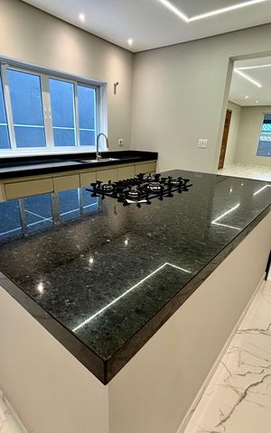 Casa à venda com 231m², 4 quartos e 3 vagas Casa à venda com 231m², 4 quartos e 3 vagasCozinha