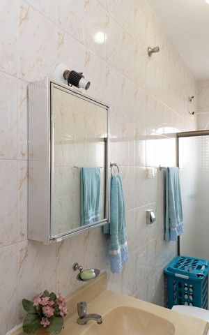 Casa para alugar com 286m², 5 quartos e 4 vagas Casa para alugar com 286m², 5 quartos e 4 vagasBanheiro 1
