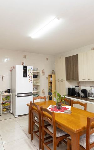 Casa para alugar com 286m², 5 quartos e 4 vagas Casa para alugar com 286m², 5 quartos e 4 vagasCozinha