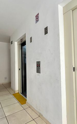 Apartamento à venda com 33m², 2 quartos e sem vaga Apartamento à venda com 33m², 2 quartos e sem vagaHall social