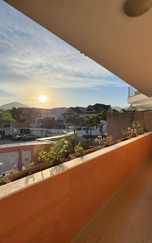 Casa de condomínio à venda com 270m², 4 quartos e 2 vagas