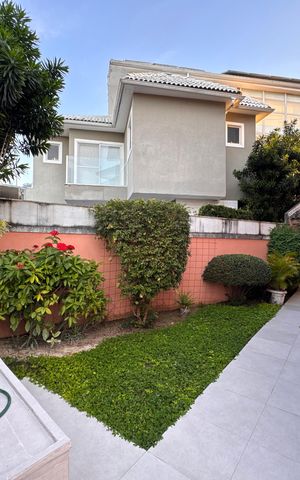 Casa de condomínio à venda com 270m², 4 quartos e 2 vagas