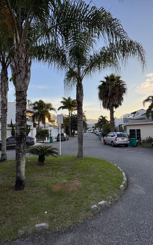 Casa de condomínio à venda com 270m², 4 quartos e 2 vagas