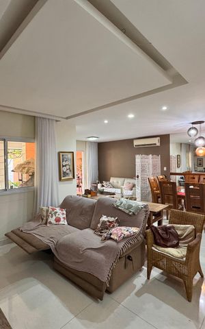 Casa de condomínio à venda com 270m², 4 quartos e 2 vagas