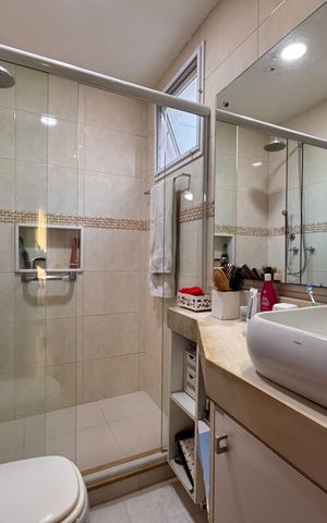 Casa de condomínio à venda com 270m², 4 quartos e 2 vagas