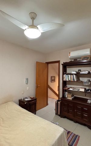 Casa de condomínio à venda com 270m², 4 quartos e 2 vagas