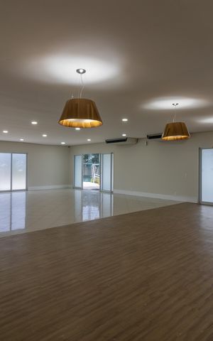 Casa de condomínio à venda com 270m², 4 quartos e 2 vagas