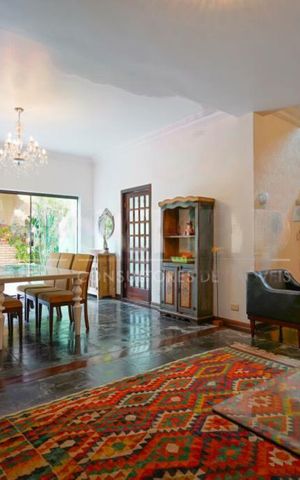 Casa à venda com 230m², 4 quartos e 3 vagas
