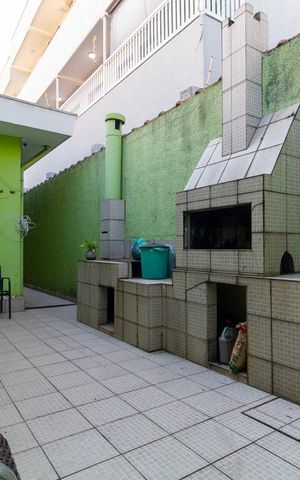 Casa à venda com 254m², 5 quartos e 1 vaga Casa à venda com 254m², 5 quartos e 1 vagaQuintal
