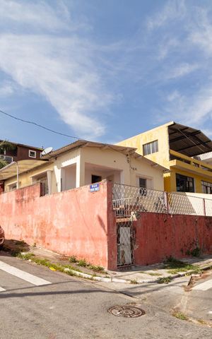 Casa à venda com 300m², 2 quartos e 2 vagas Casa à venda com 300m², 2 quartos e 2 vagasFachada