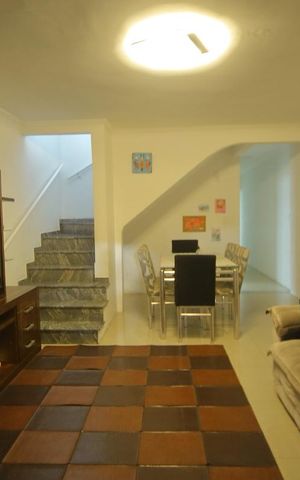 Casa à venda com 160m², 5 quartos e 2 vagasSala