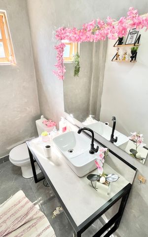 Casa à venda com 180m², 4 quartos e 2 vagas Casa à venda com 180m², 4 quartos e 2 vagasLavabo