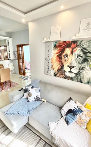 Casa à venda com 180m², 4 quartos e 2 vagas Casa à venda com 180m², 4 quartos e 2 vagasSala/Cozinha