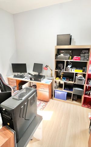 Casa à venda com 180m², 4 quartos e 2 vagas Casa à venda com 180m², 4 quartos e 2 vagasQuarto 5