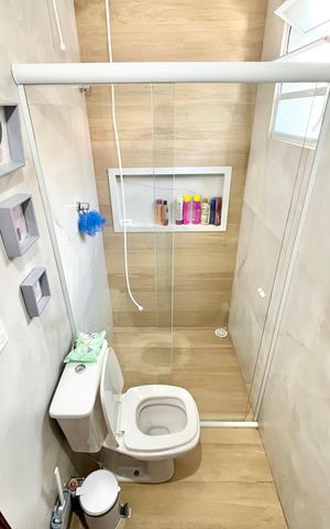 Casa à venda com 180m², 4 quartos e 2 vagas Casa à venda com 180m², 4 quartos e 2 vagasBanheiro