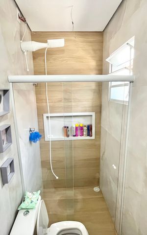 Casa à venda com 180m², 4 quartos e 2 vagas Casa à venda com 180m², 4 quartos e 2 vagasBanheiro