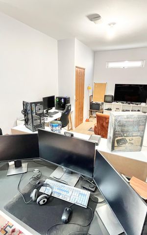 Casa à venda com 180m², 4 quartos e 2 vagas Casa à venda com 180m², 4 quartos e 2 vagasQuarto 5