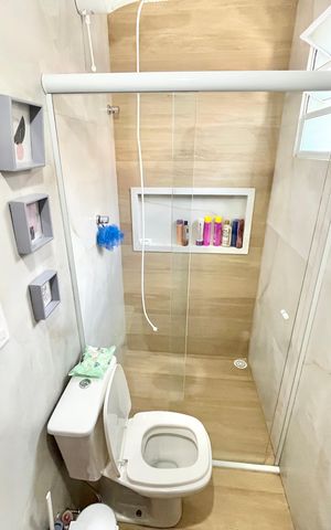 Casa à venda com 180m², 4 quartos e 2 vagas Casa à venda com 180m², 4 quartos e 2 vagasBanheiro