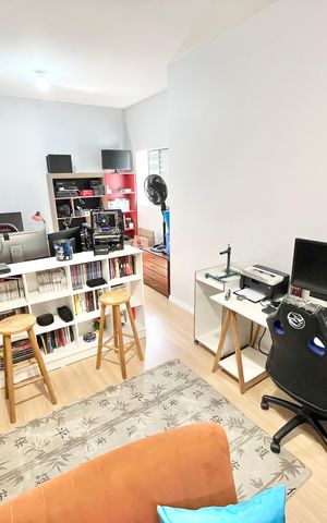 Casa à venda com 180m², 4 quartos e 2 vagas Casa à venda com 180m², 4 quartos e 2 vagasQuarto 5