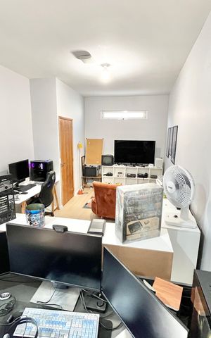 Casa à venda com 180m², 4 quartos e 2 vagas Casa à venda com 180m², 4 quartos e 2 vagasQuarto 5