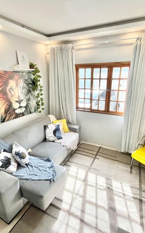 Casa à venda com 180m², 4 quartos e 2 vagas Casa à venda com 180m², 4 quartos e 2 vagasSala/Cozinha
