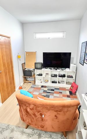 Casa à venda com 180m², 4 quartos e 2 vagas Casa à venda com 180m², 4 quartos e 2 vagasQuarto 5