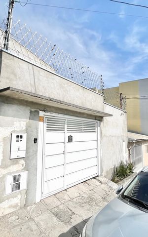 Casa à venda com 180m², 4 quartos e 2 vagas Casa à venda com 180m², 4 quartos e 2 vagasFachada