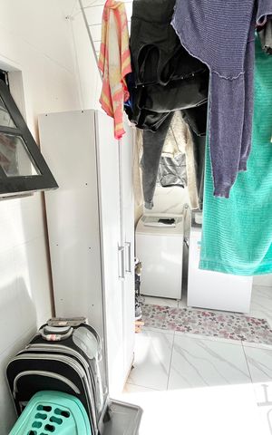 Casa à venda com 180m², 4 quartos e 2 vagas Casa à venda com 180m², 4 quartos e 2 vagasLavanderia