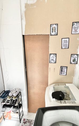 Casa à venda com 180m², 4 quartos e 2 vagas Casa à venda com 180m², 4 quartos e 2 vagasLavanderia