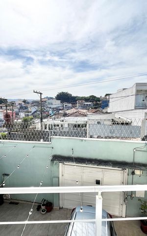 Casa à venda com 180m², 4 quartos e 2 vagas Casa à venda com 180m², 4 quartos e 2 vagasVaranda da Suíte 2