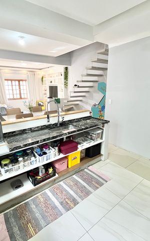 Casa à venda com 180m², 4 quartos e 2 vagas Casa à venda com 180m², 4 quartos e 2 vagasCozinha