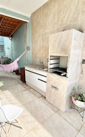 Casa à venda com 180m², 4 quartos e 2 vagas Casa à venda com 180m², 4 quartos e 2 vagasQuintal