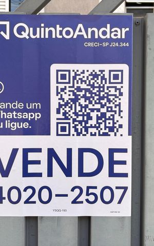 Apartamento à venda com 108m², 2 quartos e 2 vagasPlaca instalada YSQQ-193