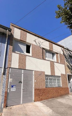 Casa à venda com 120m², 3 quartos e 2 vagasFachada + plaquinha