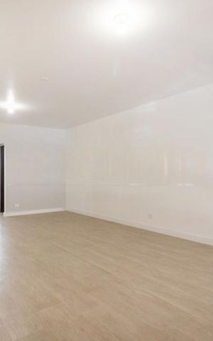 Casa à venda com 212m², 4 quartos e 4 vagas