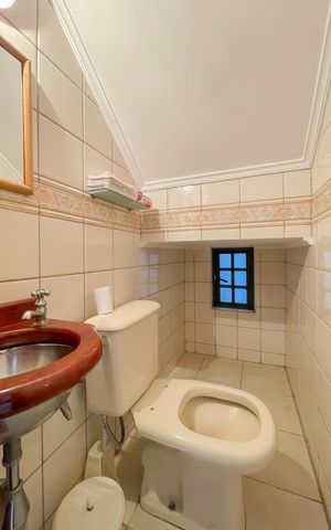 Casa à venda com 220m², 4 quartos e 3 vagas Casa à venda com 220m², 4 quartos e 3 vagasLavabo