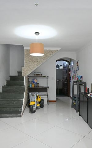 Casa à venda com 125m², 3 quartos e 2 vagasSala