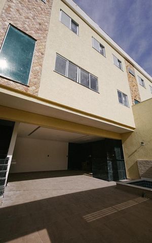 Casa à venda com 118m², 3 quartos e 4 vagas Casa à venda com 118m², 3 quartos e 4 vagasGaragem