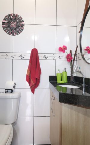 Casa à venda com 156m², 2 quartos e 2 vagasLavabo