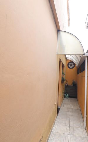 Casa à venda com 156m², 2 quartos e 2 vagasCorredor Lateral