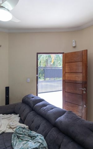 Casa à venda com 136m², 3 quartos e 3 vagas Casa à venda com 136m², 3 quartos e 3 vagasSalas