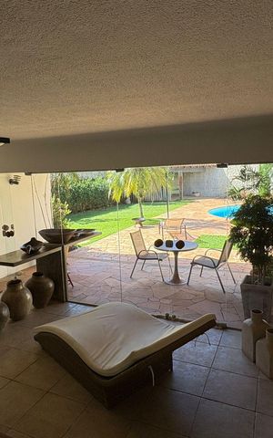 Casa à venda com 608m², 4 quartos e 4 vagas Casa à venda com 608m², 4 quartos e 4 vagasSala